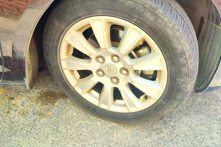 Used Buick LaCrosse 2012 2.4L SIDI Haoya Edition Right Front Wheel Hub