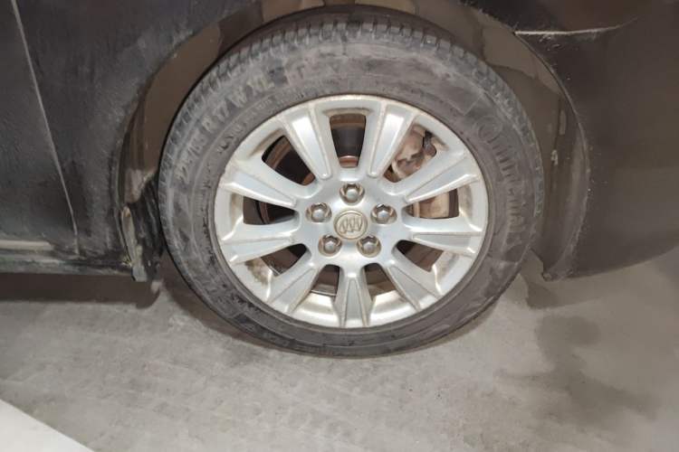 Used Buick LaCrosse 2012 2.4L SIDI Elegant Edition Right Front Wheel Hub