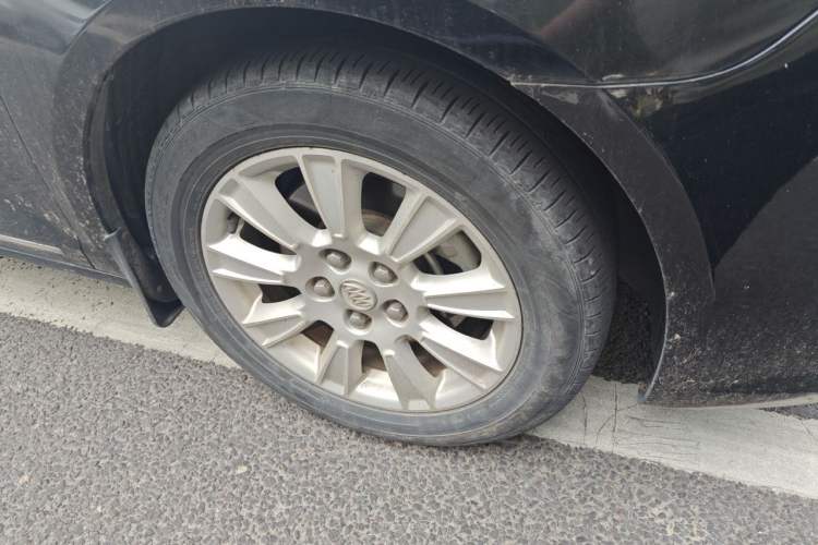 Used Buick LaCrosse 2012 2.4L SIDI Elegant Edition Right Front Wheel Hub