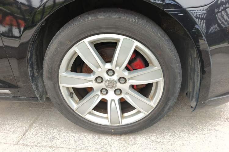 Used Buick LaCrosse 2012 2.4L SIDI Luxury Edition Right Front Wheel Hub