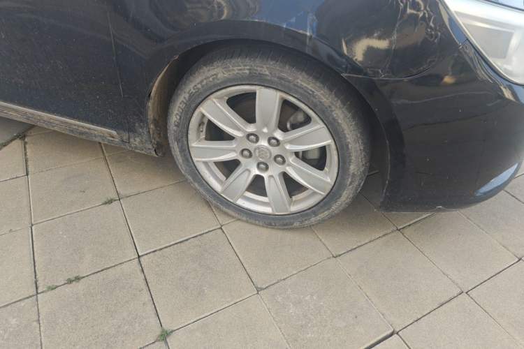 Used Buick LaCrosse 2012 2.4L SIDI Luxury Edition Right Front Wheel Hub