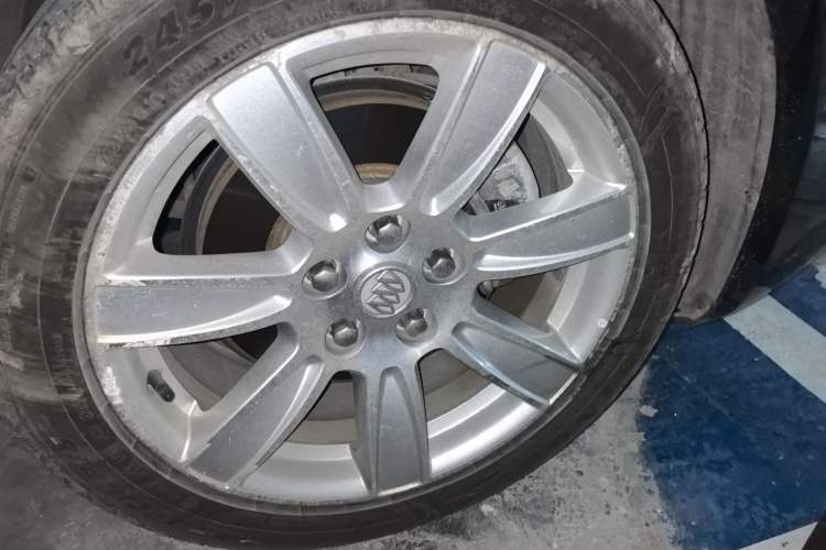 Used Buick LaCrosse 2012 2.4L SIDI Luxury Edition Right Front Wheel Hub