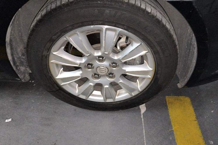 Used Buick LaCrosse 2012 2.4L SIDI Elegant Edition Right Front Wheel Hub