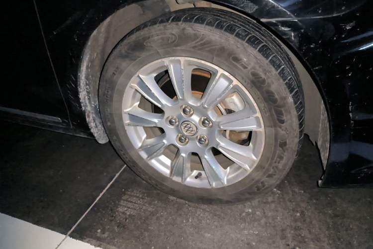 Used Buick LaCrosse 2012 2.4L SIDI Haoya Edition Right Front Wheel Hub