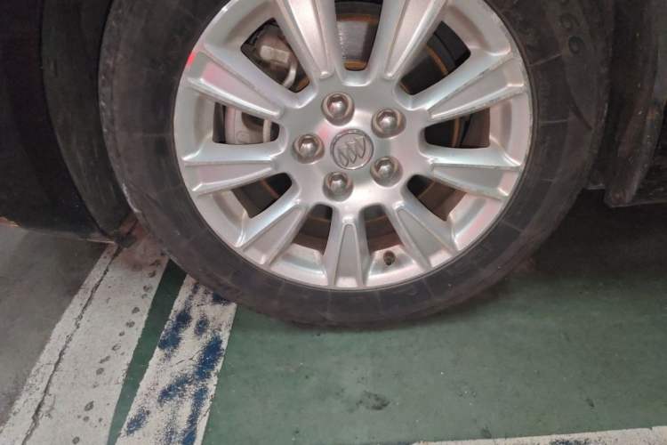 Used Buick LaCrosse 2012 2.4L SIDI Haoya Edition Right Front Wheel Hub