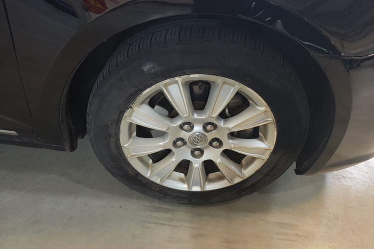 Used Buick LaCrosse 2012 2.4L SIDI Haoya Edition Right Front Wheel Hub