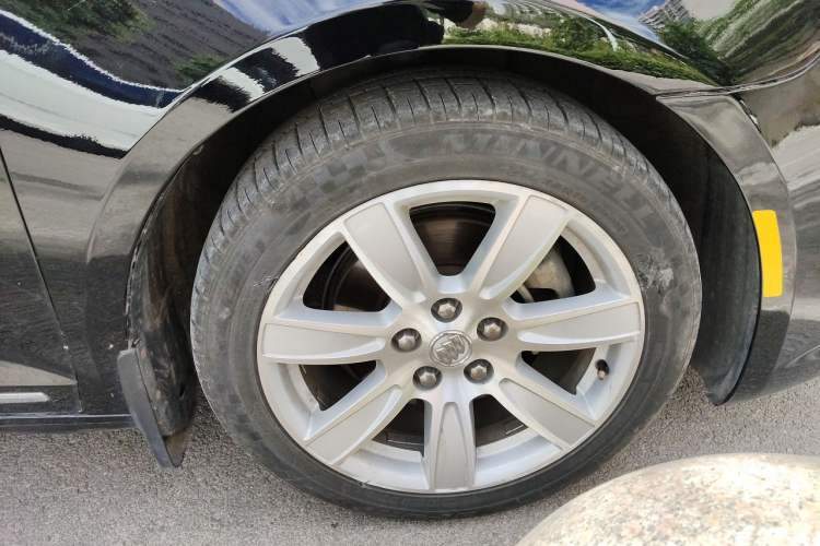 Used Buick LaCrosse 2012 2.4L SIDI Luxury Edition Right Front Wheel Hub