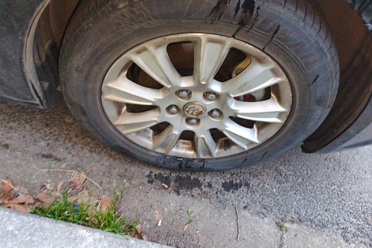 Used Buick LaCrosse 2012 2.4L SIDI Elegant Edition Right Front Wheel Hub