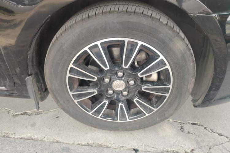Used Buick LaCrosse 2012 2.4L SIDI Comfort Edition Right Front Wheel Hub