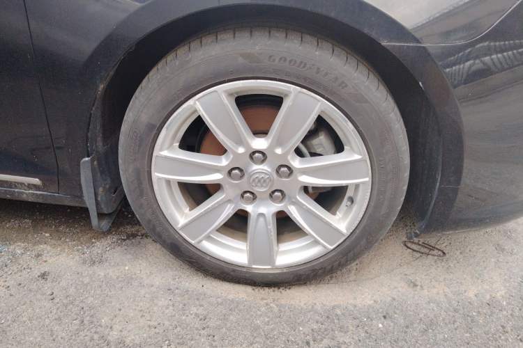 Used Buick LaCrosse 2012 2.4L SIDI Luxury Edition Right Front Wheel Hub