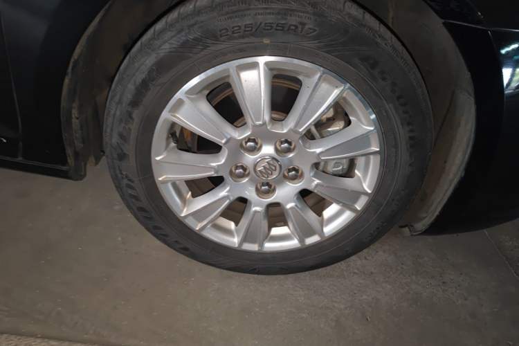 Used Buick LaCrosse 2012 2.4L SIDI Elegant Edition Right Front Wheel Hub