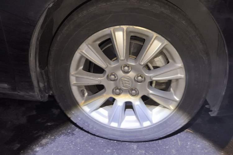Used Buick LaCrosse 2012 2.4L SIDI Haoya Edition Right Front Wheel Hub