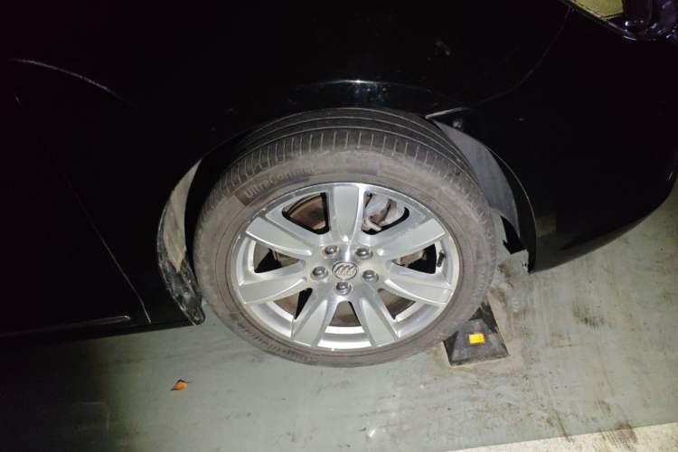 Used Buick LaCrosse 2012 2.4L SIDI Haoya Edition Right Front Wheel Hub