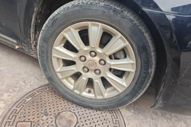 Used Buick LaCrosse 2012 2.4L SIDI Elegant Edition Right Front Wheel Hub