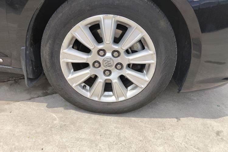 Used Buick LaCrosse 2012 2.4L SIDI Haoya Edition Right Front Wheel Hub