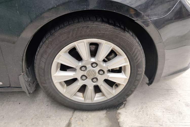 Used Buick LaCrosse 2012 2.4L SIDI Elegant Edition Right Front Wheel Hub