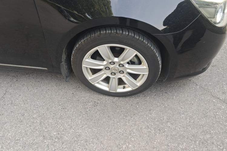 Used Buick LaCrosse 2012 2.4L SIDI Luxury Edition Right Front Wheel Hub