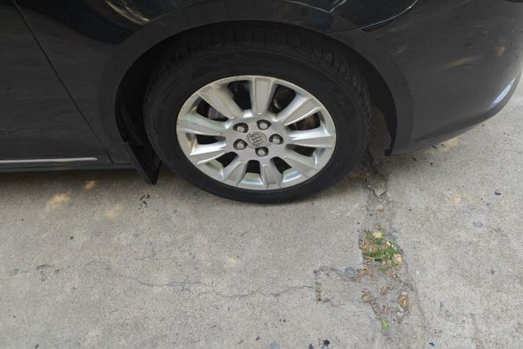 Used Buick LaCrosse 2012 2.4L SIDI Haoya Edition Right Front Wheel Hub