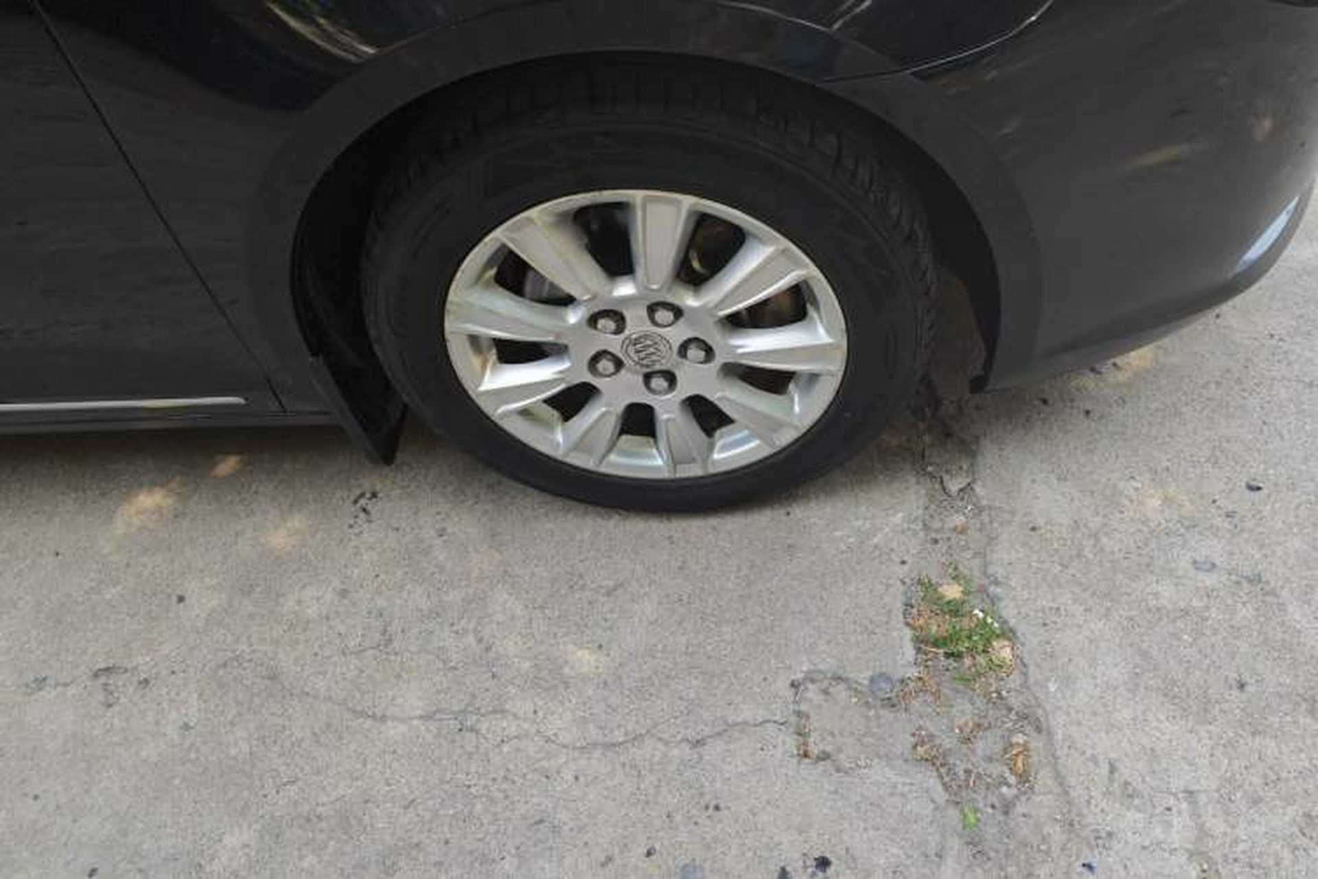 Used Buick LaCrosse 2012 2.4L SIDI Haoya Edition Right Front Wheel Hub
