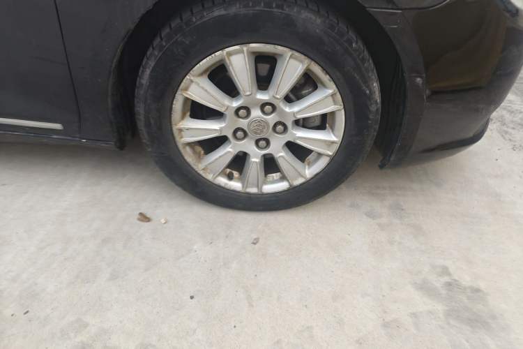 Used Buick LaCrosse 2012 2.4L SIDI Elegant Edition Right Front Wheel Hub