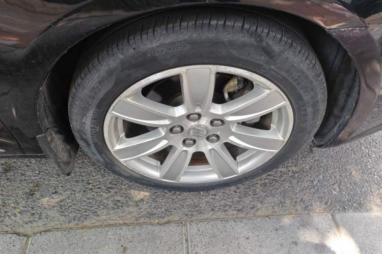 Used Buick LaCrosse 2012 2.4L SIDI Luxury Edition Right Front Wheel Hub