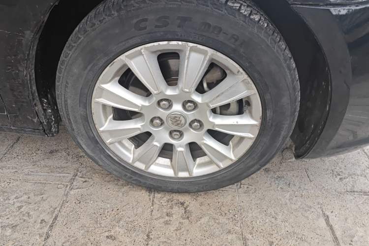 Used Buick LaCrosse 2012 2.4L SIDI Luxury Edition Right Front Wheel Hub