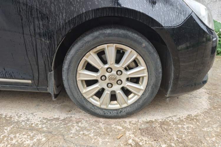 Used Buick LaCrosse 2012 2.4L SIDI Elegant Edition Right Front Wheel Hub