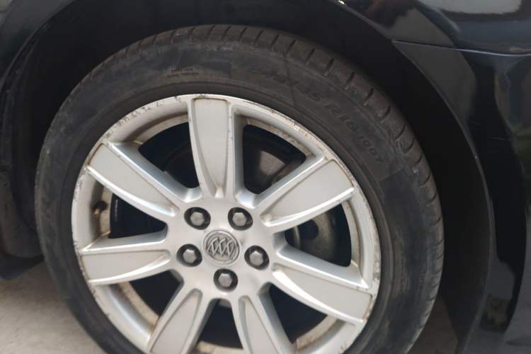 Used Buick LaCrosse 2012 2.4L SIDI Luxury Edition Right Front Wheel Hub