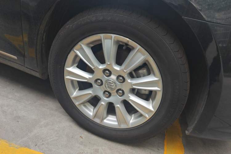 Used Buick LaCrosse 2012 2.4L SIDI Elegant Edition Right Front Wheel Hub