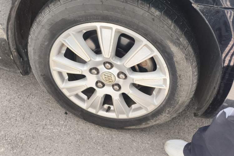 Used Buick LaCrosse 2012 2.4L SIDI Elegant Edition Right Front Wheel Hub