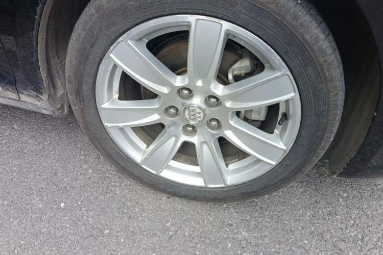 Used Buick LaCrosse 2012 2.4L SIDI Luxury Edition Right Front Wheel Hub