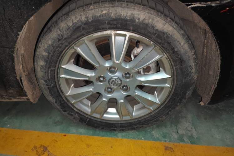 Used Buick LaCrosse 2012 2.4L SIDI Elegant Edition Right Front Wheel Hub