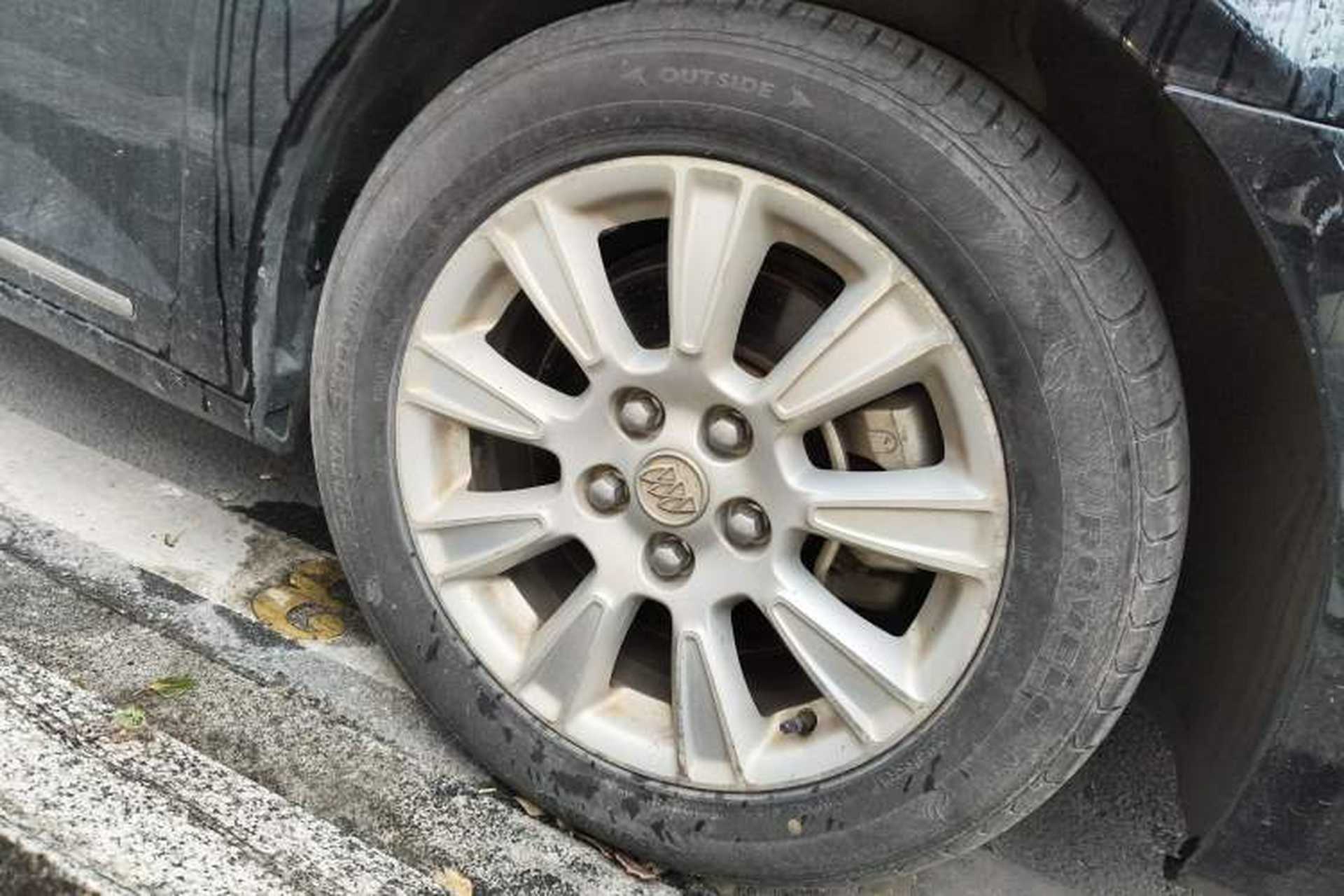 Used Buick LaCrosse 2012 2.4L SIDI Elegant Edition Right Front Wheel Hub