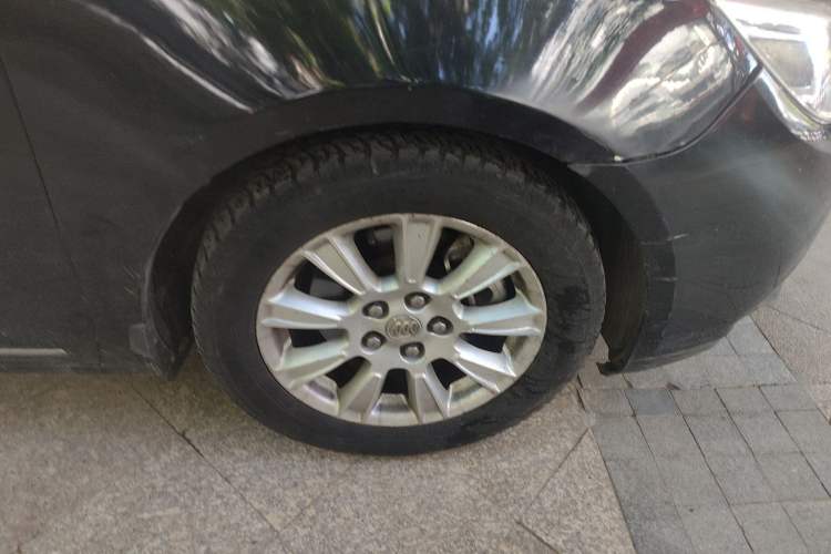 Used Buick LaCrosse 2012 2.0T Haoya Edition Right Front Wheel Hub