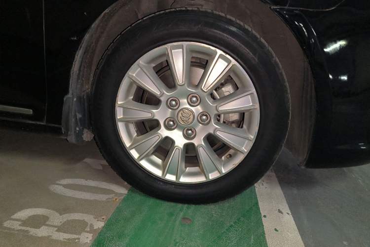 Used Buick LaCrosse 2012 2.4L SIDI Elegant Edition Right Front Wheel Hub