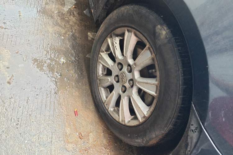 Used Buick LaCrosse 2012 2.4L SIDI Elegant Edition Right Front Wheel Hub