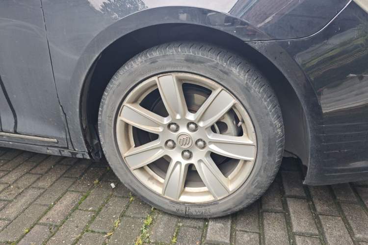 Used Buick LaCrosse 2012 2.4L SIDI Luxury Edition Right Front Wheel Hub