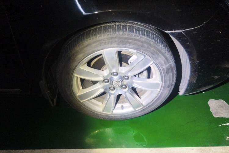 Used Buick LaCrosse 2012 2.4L SIDI Luxury Edition Right Front Wheel Hub