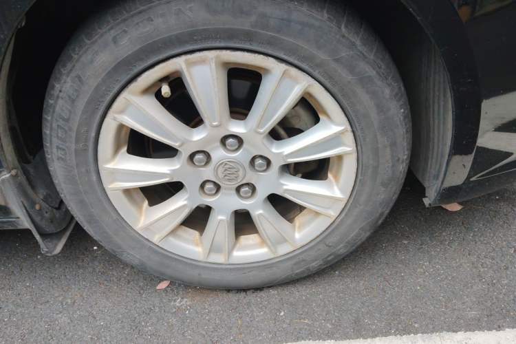 Used Buick LaCrosse 2012 2.4L SIDI Elegant Edition Right Front Wheel Hub