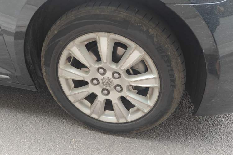 Used Buick LaCrosse 2012 2.4L SIDI Elegant Edition Right Front Wheel Hub