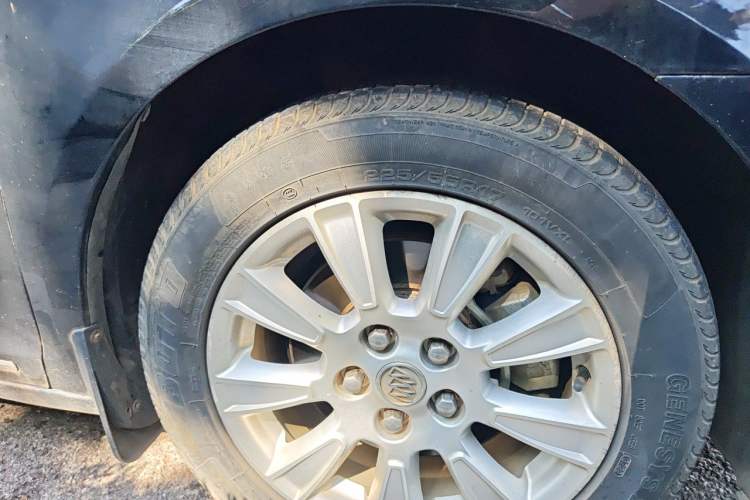 Used Buick LaCrosse 2012 eAssist 2.4L Luxury Edition Right Front Wheel Hub