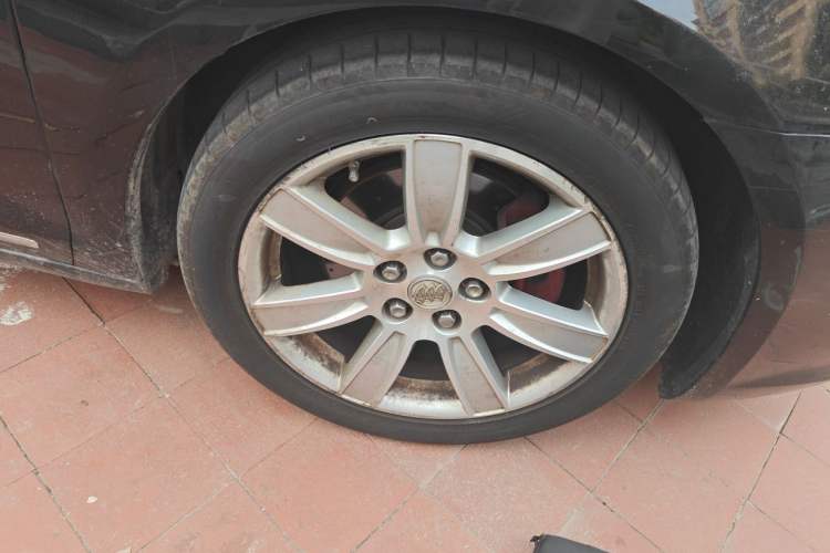 Used Buick LaCrosse 2012 2.4L SIDI Luxury Edition Right Front Wheel Hub