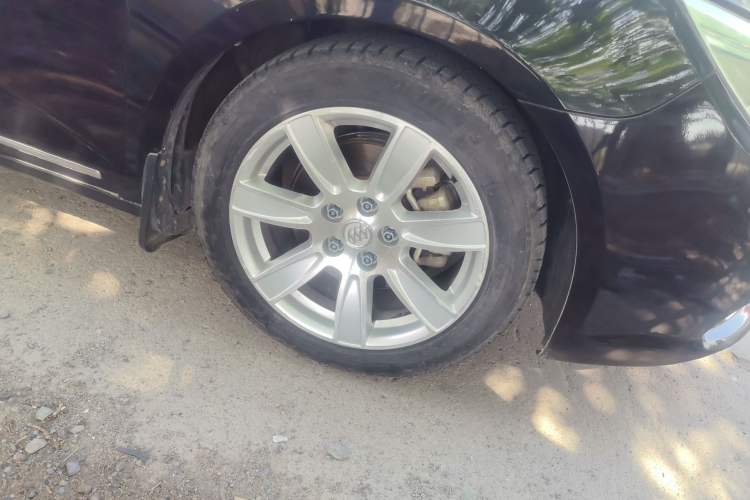 Used Buick LaCrosse 2012 2.4L SIDI Luxury Edition Right Front Wheel Hub