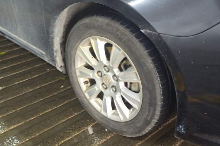 Used Buick LaCrosse 2012 2.4L SIDI Elegant Edition Right Front Wheel Hub