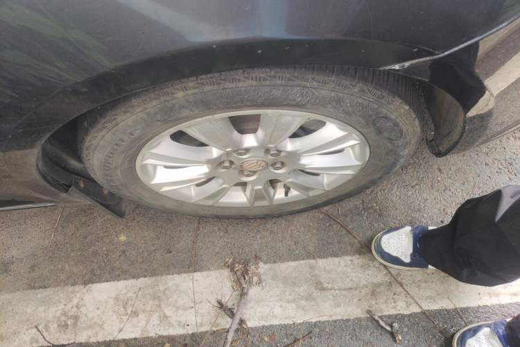 Used Buick LaCrosse 2012 2.4L SIDI Elegant Edition Right Front Wheel Hub