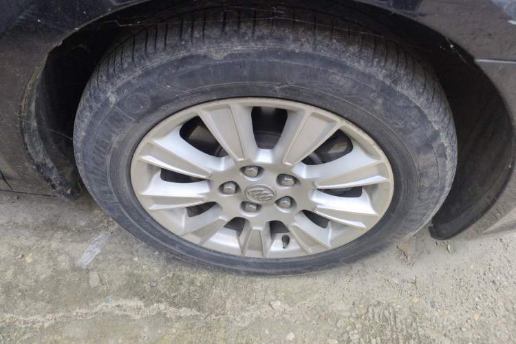 Used Buick LaCrosse 2012 2.4L SIDI Elegant Edition Right Front Wheel Hub