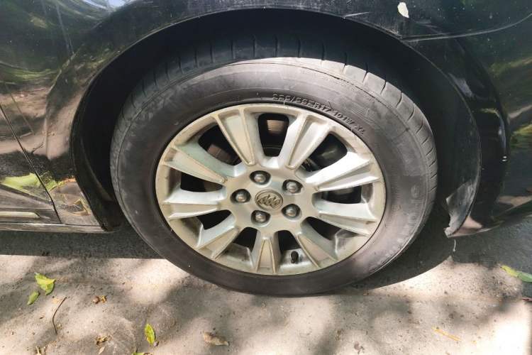 Used Buick LaCrosse 2012 2.4L SIDI Elegant Edition Right Front Wheel Hub