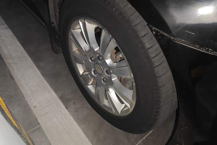 Used Buick LaCrosse 2012 2.4L SIDI Haoya Edition Right Front Wheel Hub