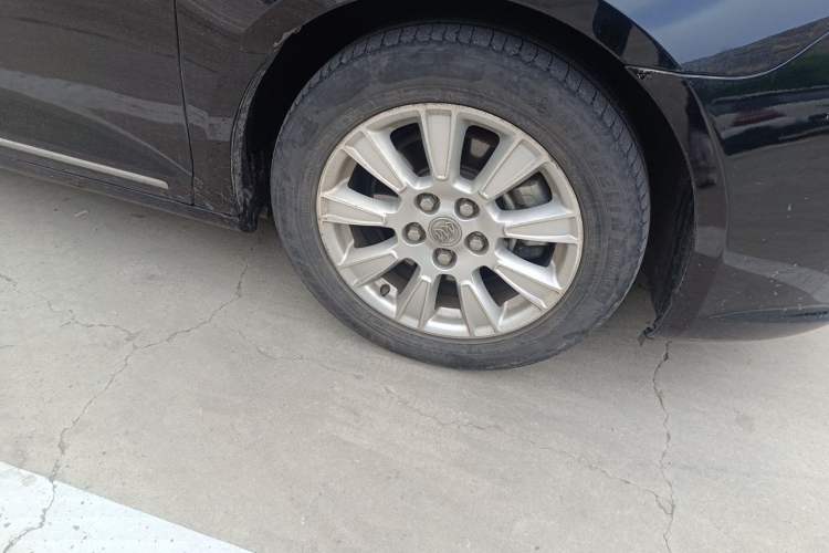 Used Buick LaCrosse 2012 2.4L SIDI Luxury Edition Right Front Wheel Hub
