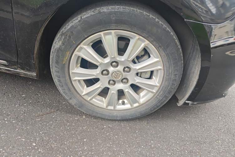 Used Buick LaCrosse 2012 2.4L SIDI Haoya Edition Right Front Wheel Hub